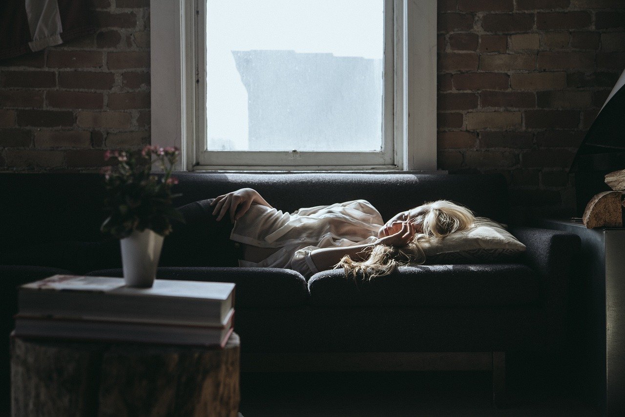 Le sommeil suffisant participe à notre bien-être. 