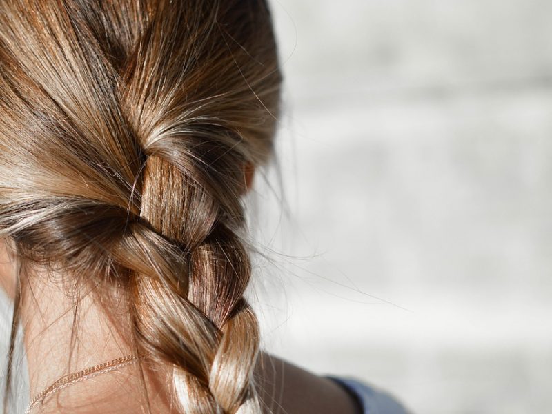 Motiver les petites filles à se coiffer seule